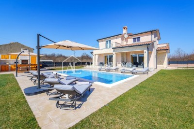 Istrien, Labin, Umgebung - ein geräumiges Haus mit beheiztem Pool in ruhiger Lage
