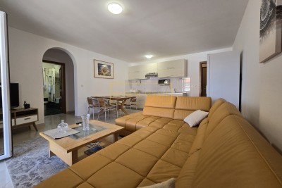 OPPORTUNITÀ! APPARTAMENTO VICINO A NOVIGRAD, ISTRIA - 65M2 CON TERRAZZA, A 200M DAL MARE, VISTA MARE!