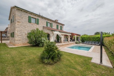 Istra,Poreč okolica - kamena vila s bazenom na lijepoj lokaciji