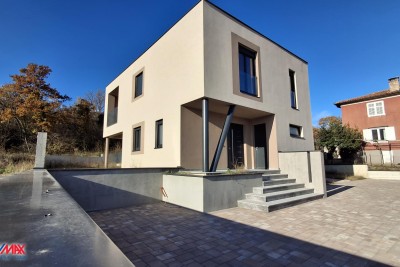 ISTRA. LABIN DVOETAŽNI STAN U NOVOGRADNJI, CENTAR