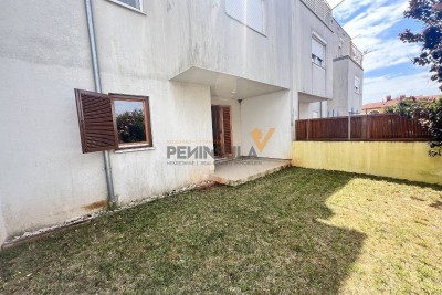 Novigrad-Cittanova, Appartamento con cortile nelle vicinanze della città