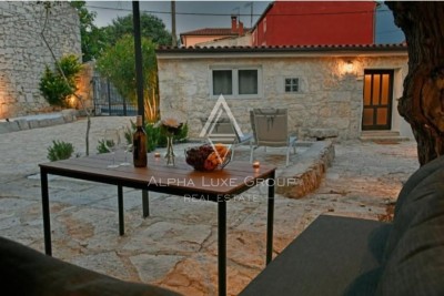 Istria, Parenzo: Casa in pietra ristrutturata con dependance