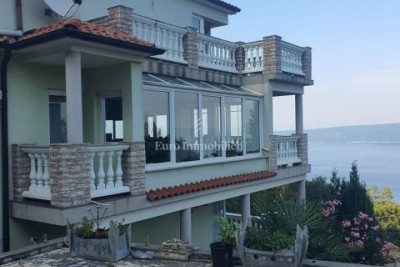 Labin - kuća s pogledom na more i bazenom
