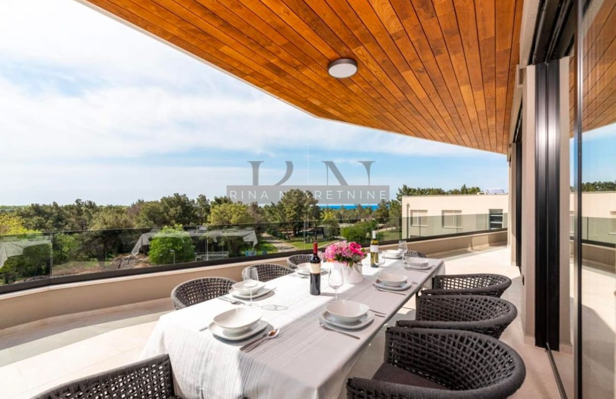 ISTRIEN – UMGEBUNG VON POREČ – LUXUS-PENTHOUSE MIT MEERBLICK!
