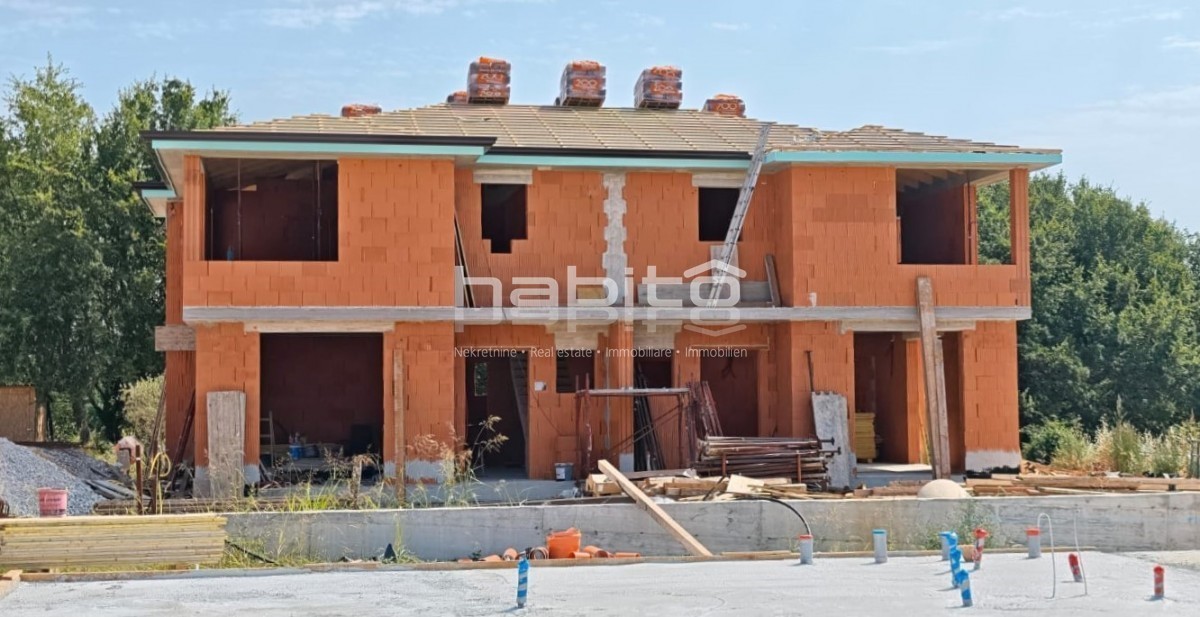 Porec 10 km - Modernes Doppelhaus, ruhige Lage