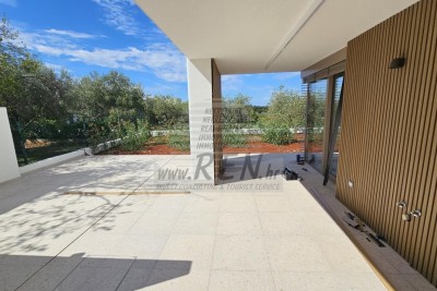 Luxury Ground-Floor Apartment with Private Garden – Premium New-Build, Novigrad