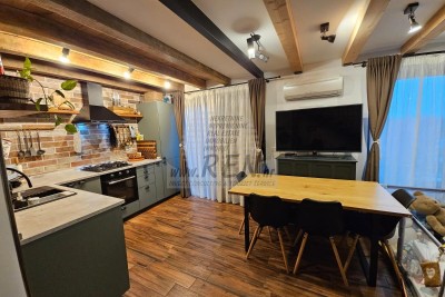 Appartamento duplex completamente arredato sul lungomare – Umago