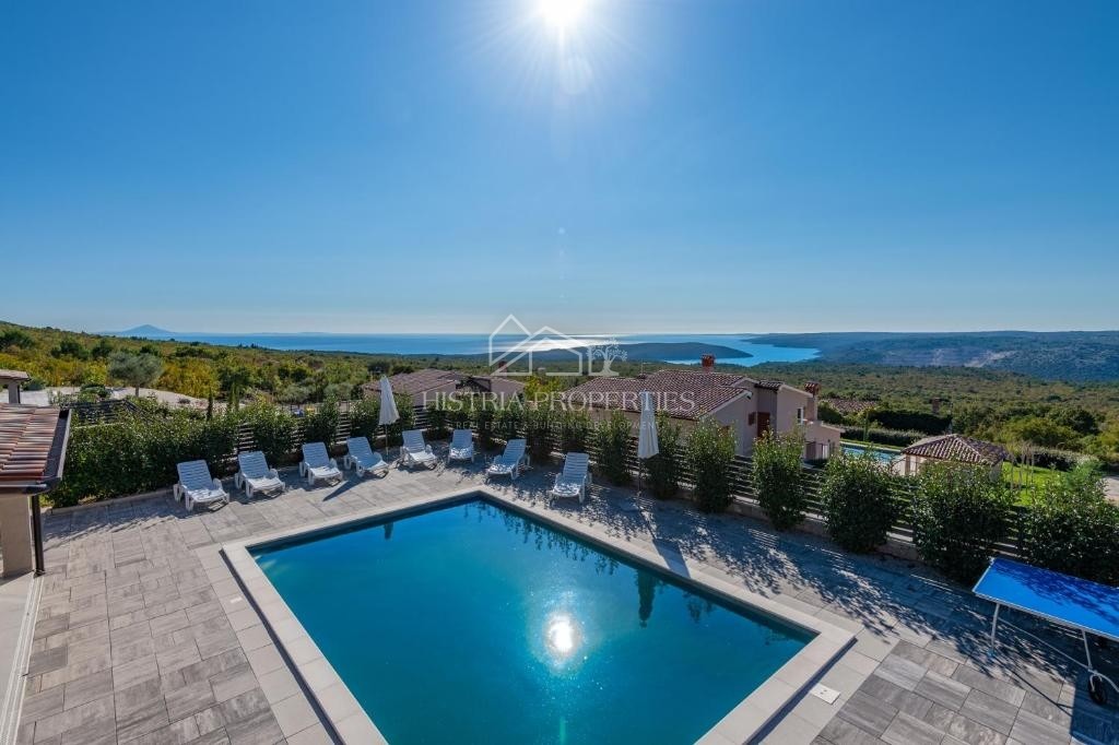 Wunderschöner Panoramablick auf die Bucht von Raška und ein Haus mit 2 möblierten Apartments zu vermieten