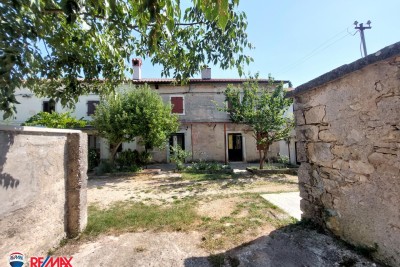 ISTRA, LABIN - OKOLICA, KAMENA KUĆA SA OKUĆNICOM