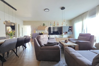 Haus mit drei Wohneinheiten in der Nähe von Umag