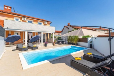 Casa con giardino e piscina