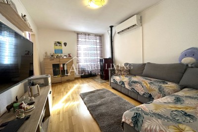 Istrien, Brtonigla – charmante zweistöckige Wohnung in ausgezeichneter Lage – GELEGENHEIT