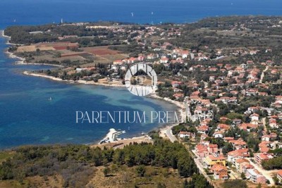Building land for tourist purposes, first row to the sea