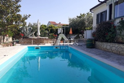 Istria, zona Parenzo a 7 km - Casa a un solo piano con pisina in posizione tranquilla!!