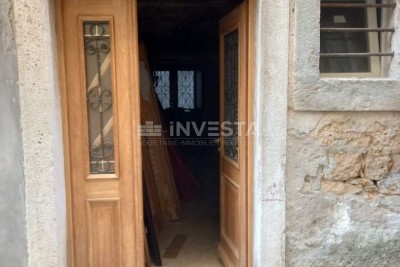 Casa da ristrutturare in una posizione attraente, nel centro di Vodnjan