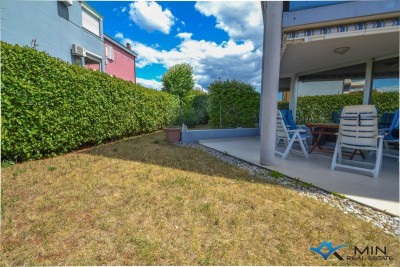 Wohnung im Erdgeschoss mit großem Garten - Novigrad