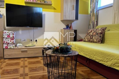 Medulin, simpatičan stan u suterenu, 800 m od mora + zajednički bazen