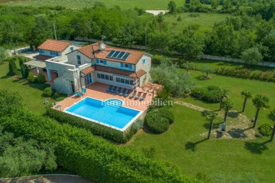 Istrien - Großzügige Villa mit 3 Apartments und Swimmingpool