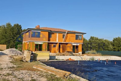 Kaštelir okolica - Moderna dvojna kuća u mediteranskom stilu s bazenom ili jacuzzijem - u izgradnji