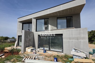 Semi-detached house in a quiet environment near Umag