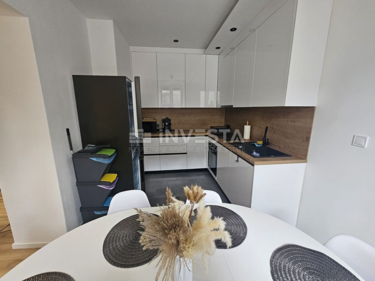 Pula, Stoja, neu renovierte Wohnung in der Nähe des Meeres