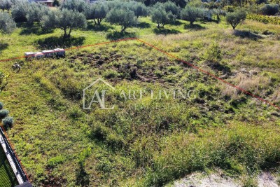 Buje, dintorni – Terreno edificabile di 544 m² in un idilliaco paesaggio istriano