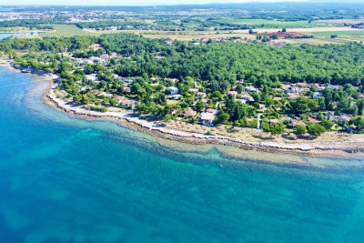 UMAG, OKOLICA, KUĆA UDALJENA SAMO 80 METARA OD PLAŽE, TOP PRILIKA!