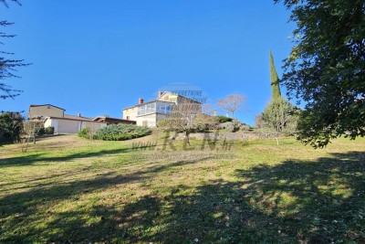 Imanje okruženo prirodom blizu Novigrada