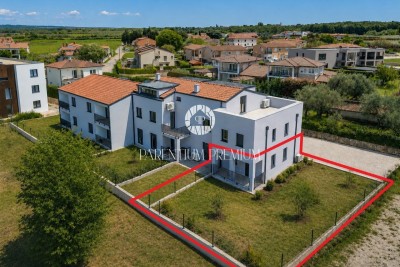 Dvoetažno stanovanje z vrtom in pogledom na morje
