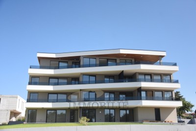 Ekskluzivan penthouse blizu mora, 211,81 m2