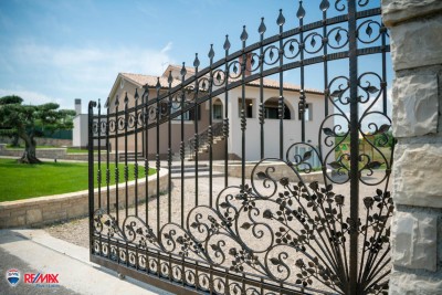 ISTRA, LABIN - OKOLICA, VILLA NA MIRNOJ LOKACIJI OKRUŽENA PRIRODOM