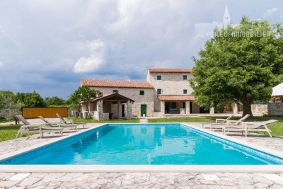 Inland of Istria, a stone villa with a plot of 17234m2!