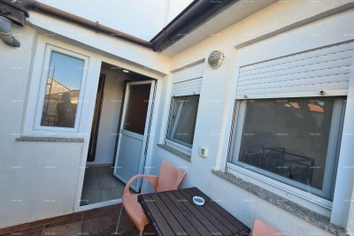 Izvrsna prilika! Prodaja renovirane kuće u centru Medulina! Pogled na more!