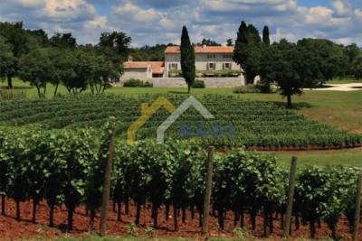 Land complex with possibility of construction!