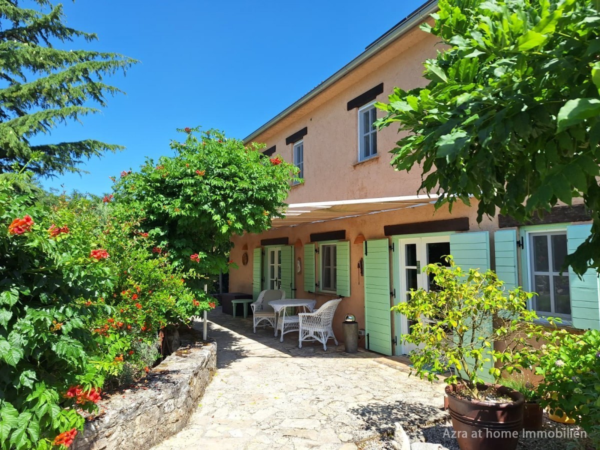 Haus am Ende des Dorfes, 169 m2, auf einem Grundstück von 900 m2, mit Pool 30 m2