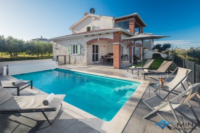 Splendida casa in stile mediterraneo con vista mare a Novigrad