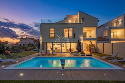 Moderne Villa mit beheiztem Pool, komplett ausgestattet, in ruhiger Lage