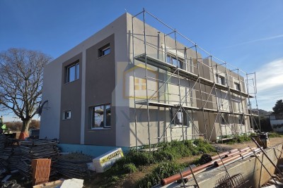 Poreč, okolica, Stan na 1. katu s 3 spavaće sobe i krovnom terasom, 3 km od mora - u izgradnji