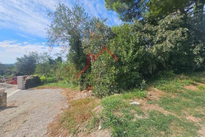Istra, Lovreč - Građevinsko i poljoprivredno zemljište ukupne površine 4.980 m²