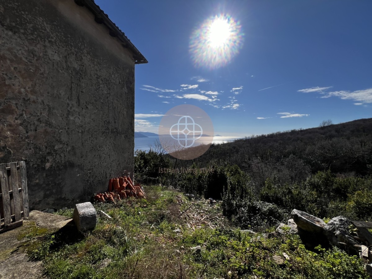 Unverbaubarer Meerblick mit Steinhaus zur Renovierung **TOP**