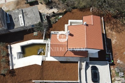 Lepa družinska hiša z bazenom