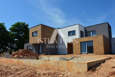 Istrien, Umgebung Poreč - Moderne Doppelhaushälfte mit Swimmingpool