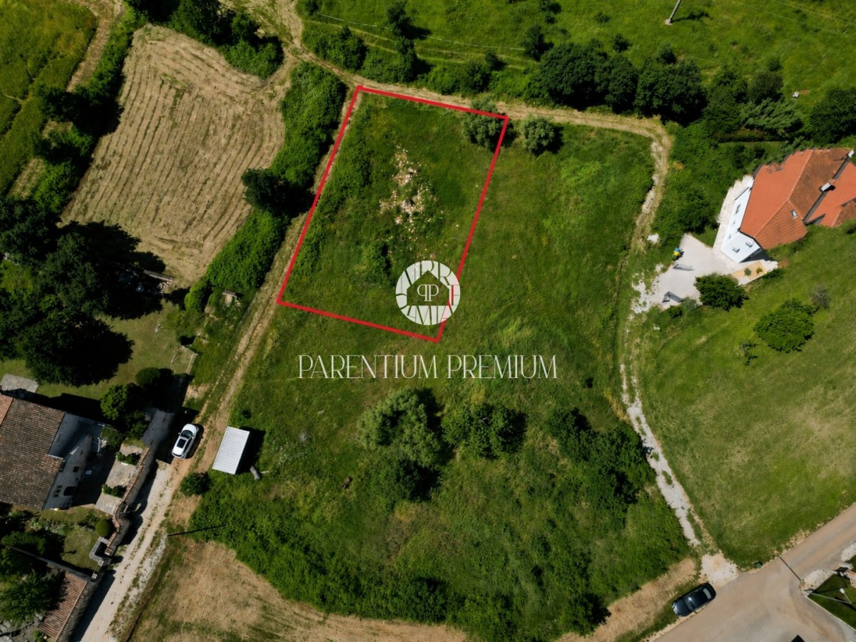 Baugrundstück in der Umgebung von Poreč – 692 m² in ruhiger Lage, nur 7 km von