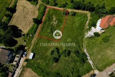 Baugrundstück in der Umgebung von Poreč – 692 m² in ruhiger Lage, nur 7 km von