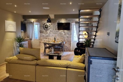 Försäljning - Elegant inredd tvårumslägenhet i stadens gamla kärna, Rovinj!