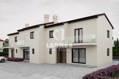 Kuća u nizu s bazenom u okolici Kaštela