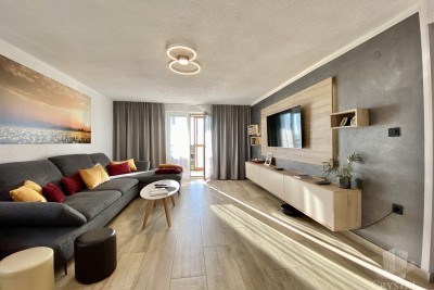 HIŠA 250 m2 S PRELEPIM POGLEDOM NA MORJE!!