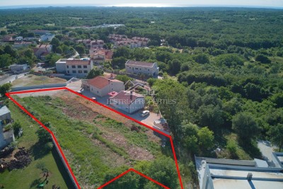Grundstück mit gültiger Baugenehmigung und bezahlten Nebenkosten für den Bau von 5 Häusern mit Meerblick