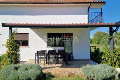 Kuća s 2 stambene jedinice i 4000m2 građevinskog zemljišta