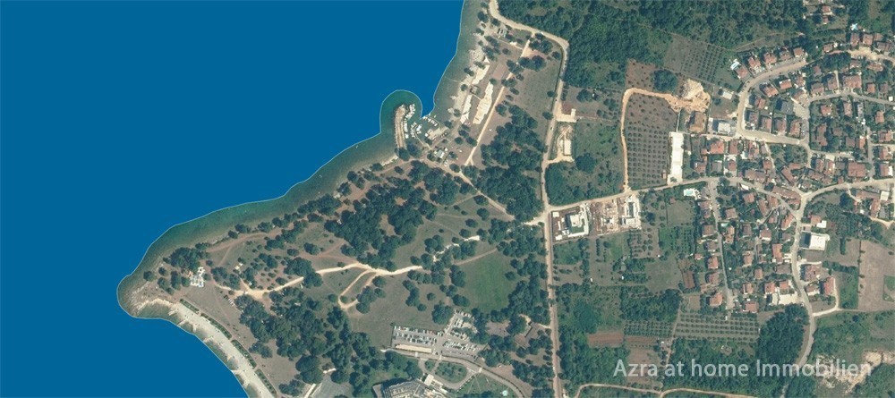 Grundstück MATERADA ( Poreč ), 4500 m², ca. 3700 m² Wohnzweck, 400 m vom Meer entfernt
